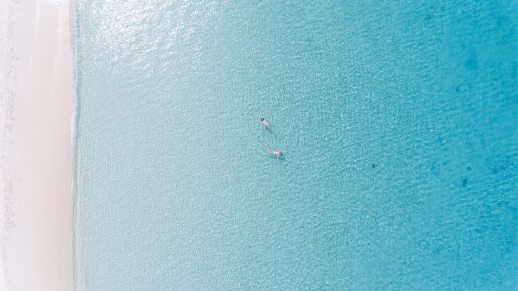 A Guide to Moving Abroad for Recently Qualified Accountants…Cayman (1)